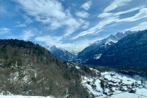 Im Bild seht ihr die eindrucksvollen Schweizer Berge in der Region Bern.